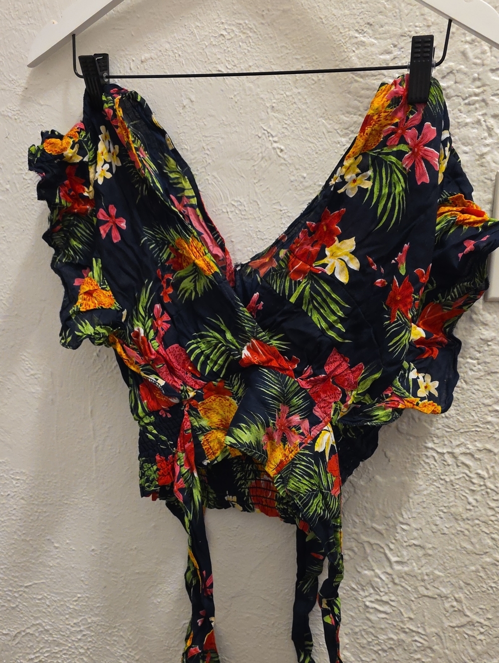 Tropical Floral Tie-Front V-Neck Crop Top in Navy